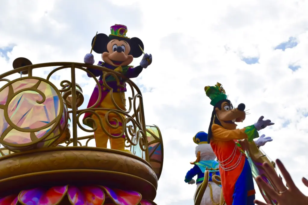 香港ディズニー】20周年記念パレード“フレンドタスティック！”を鑑賞