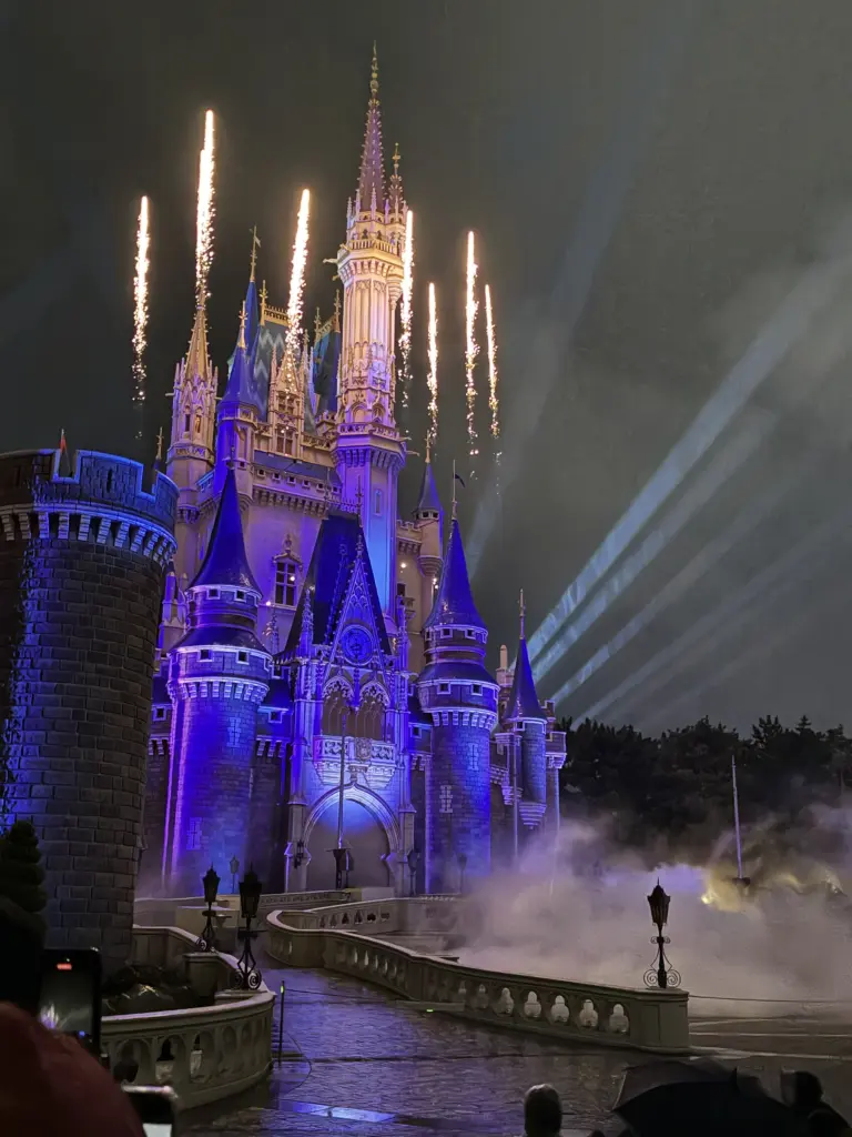 混雑しているディズニーハロウィーン 2歳児と平日ゆっくりインパ